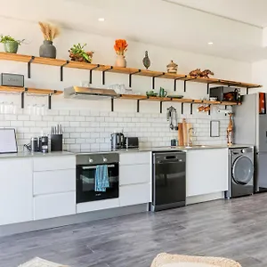 https://luxury-table-mountain-balcony-apartment.hotels-capetown.com